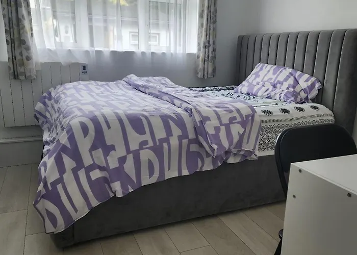 בית הארחה The Cairns 3*