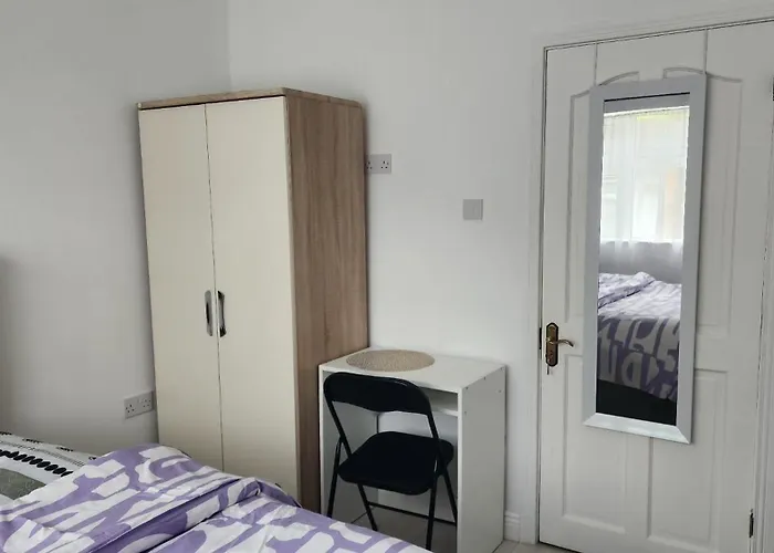 The Cairns בית הארחה