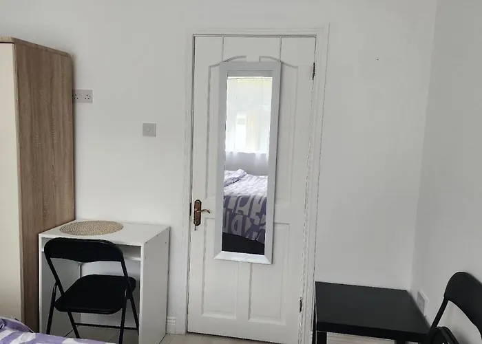 The Cairns בית הארחה